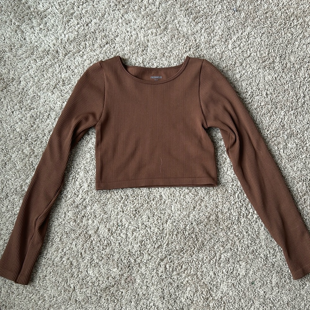Like- new brown long sleeve cropped shirt from fresh wear!